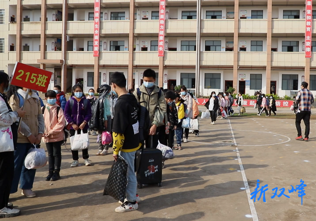 印塘中学：护学行动筑牢校园防疫屏障