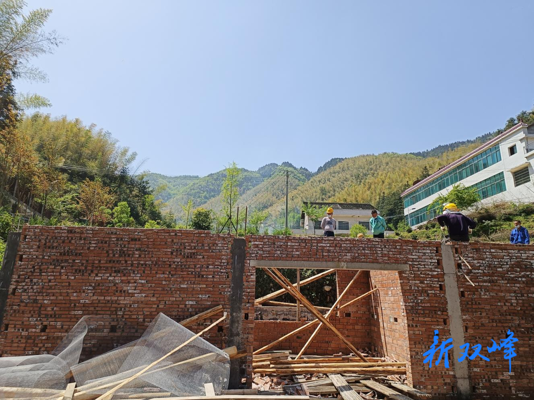 零容忍！石牛强力拆除违法占用耕地建房