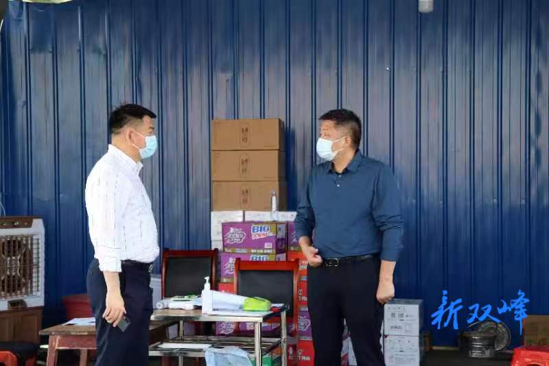 罗东锋到双峰西高速出口督查疫情防控工作