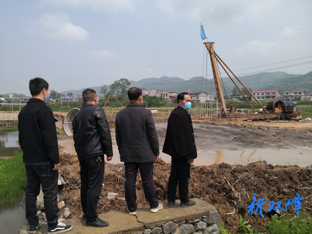 杏子铺镇纪委为打造生态环保的绿色高速公路保驾护航