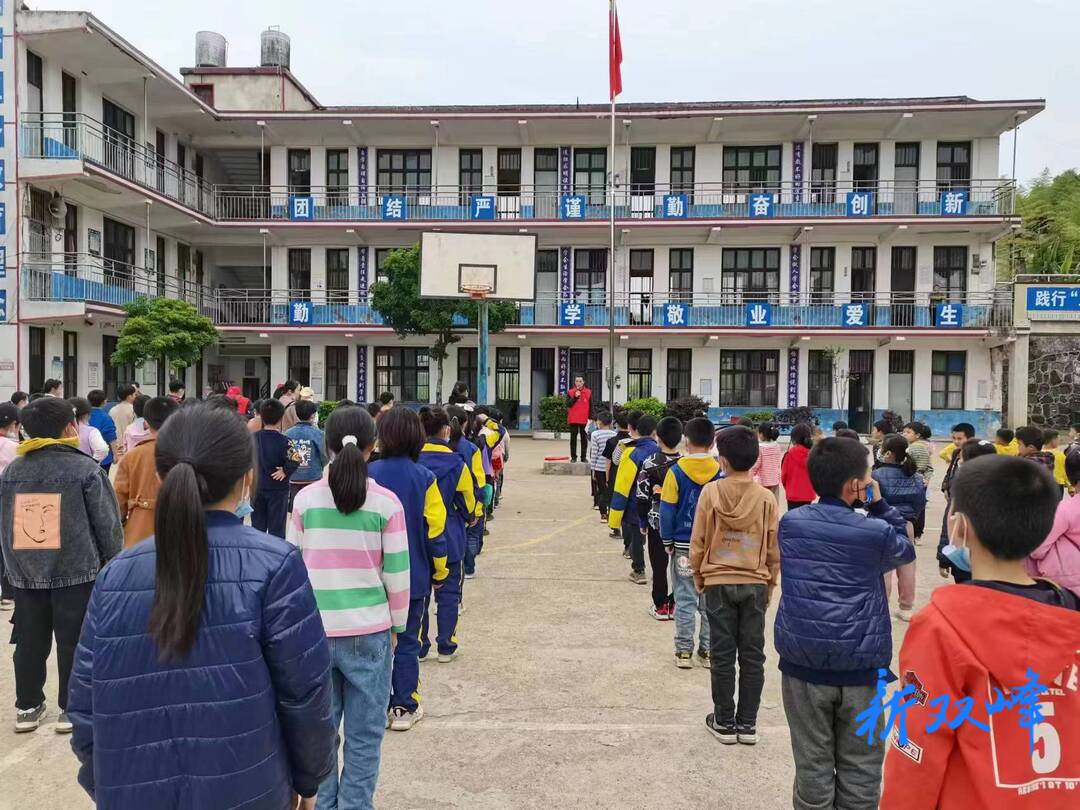 杏子铺镇龙返学校：助力乡村新颜值，共建整洁新家园
