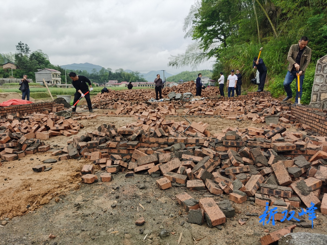 沙塘乡重拳出击依法拆除2宗违法用地建筑物