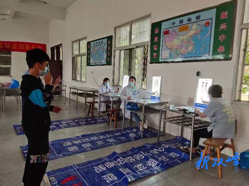 梓门桥中心小学：呵护“心灵之窗”