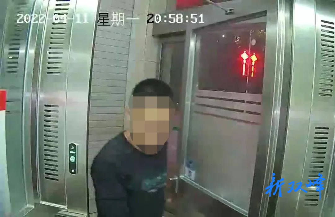 贪利出借银行卡，两人受处罚