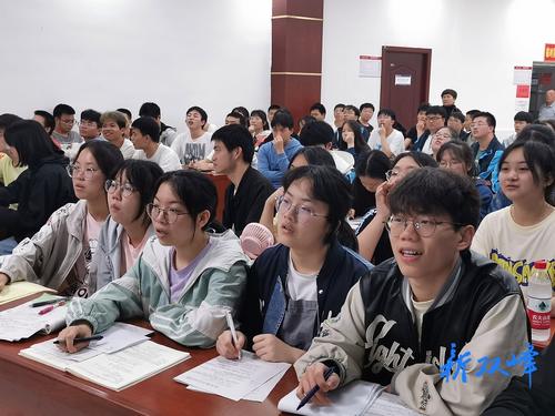 文正学校邀请湖南师大附中名师为高考学子作考前备考讲座