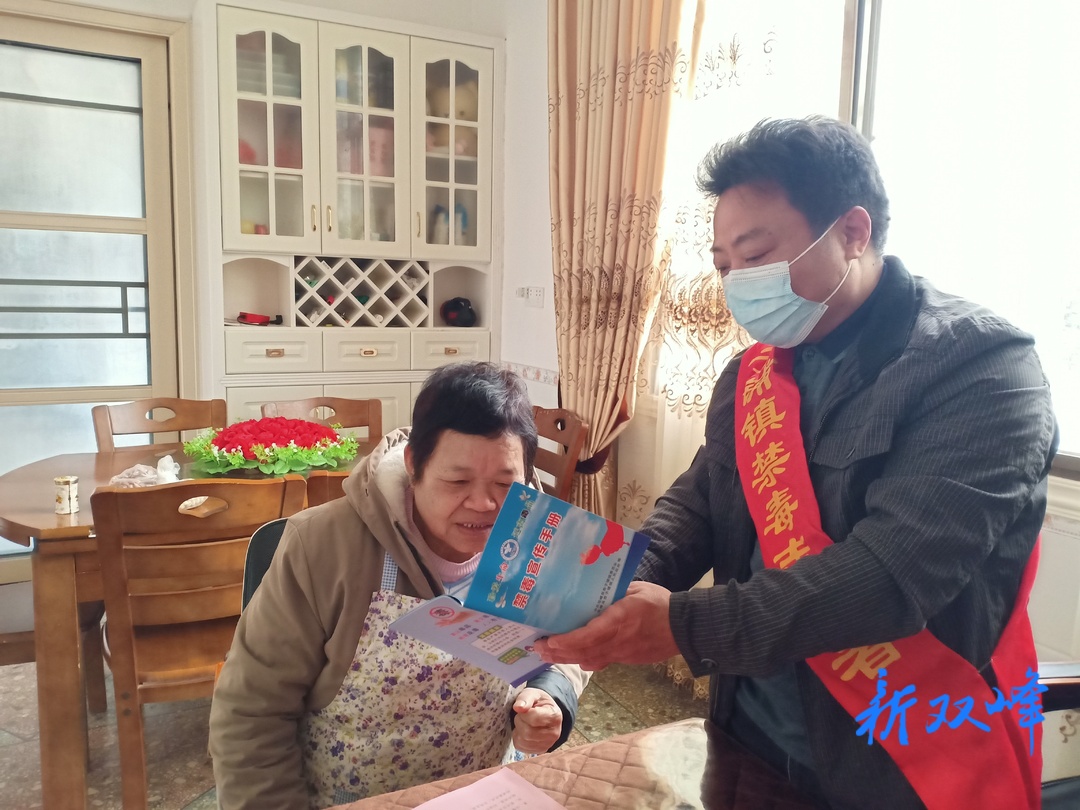 杏子铺镇高光塅村开展禁种铲毒踏查行动