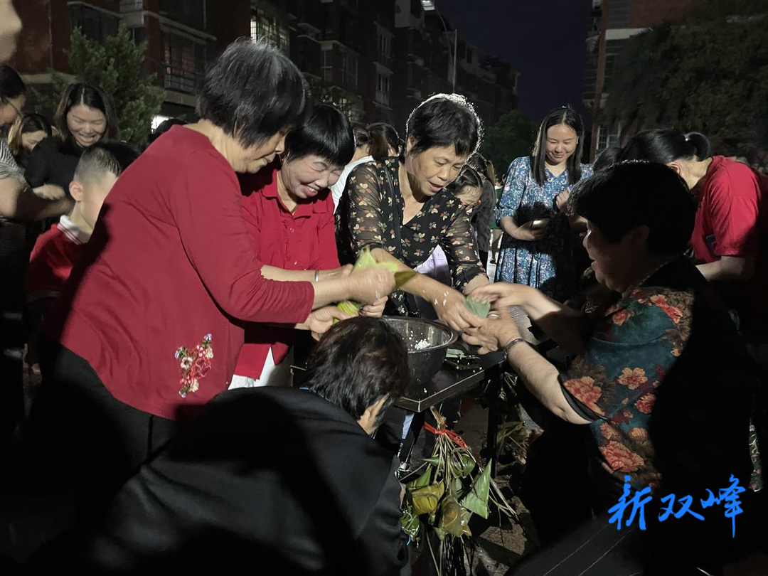 共享浓情端午佳节˙共建“五无两创”小区——双峰县委宣传部机关支部和巨龙御园临时党支部共同举办主题党日活动