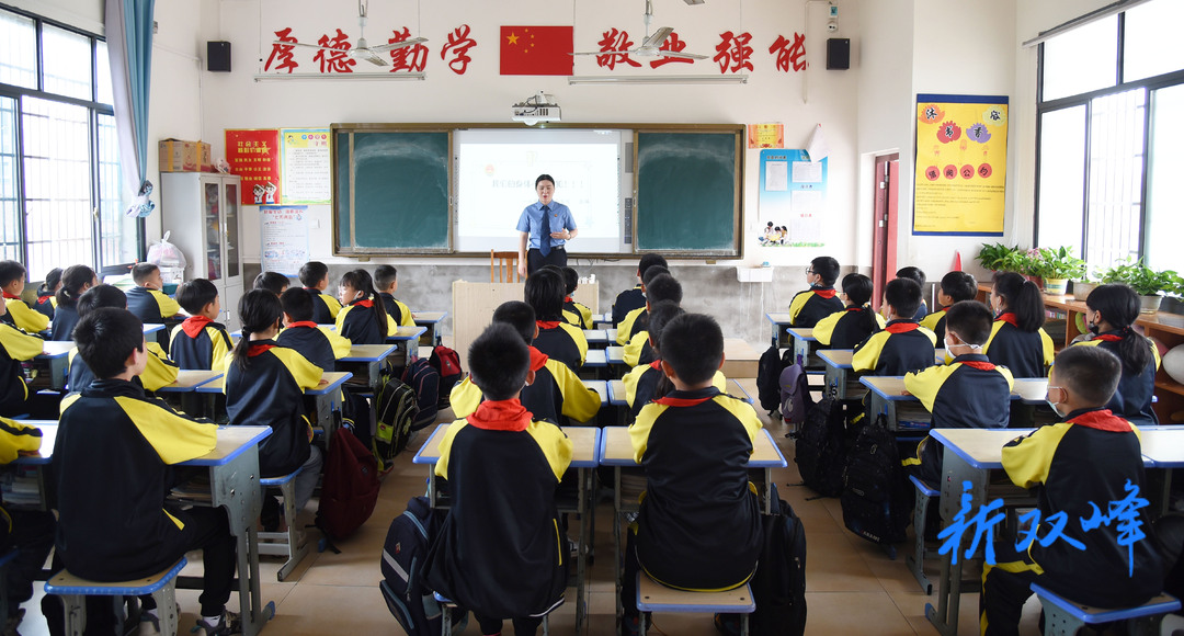 【新时代检察宣传周】法治副校长进校园，“检察蓝”保护少年的你