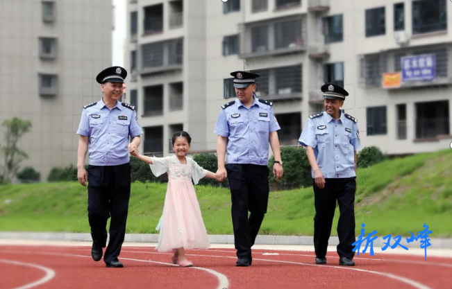 浓情“六一” 寄语警宝