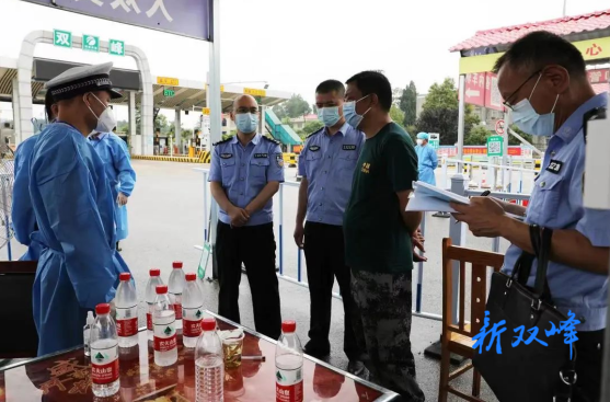 李放赴高速路口健康服务点检查并调研派出所工作