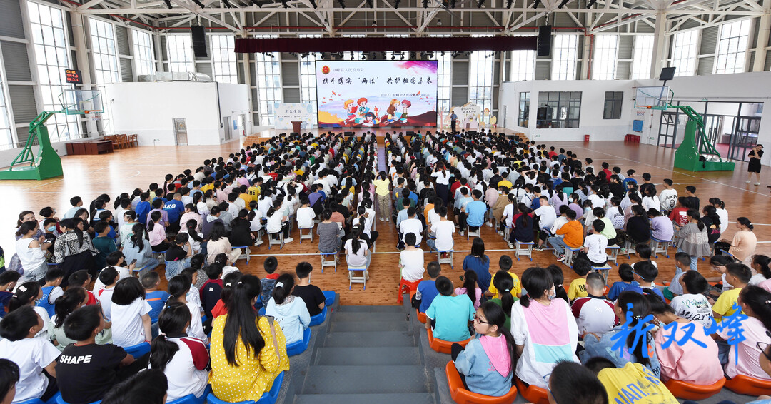 双峰检察：开展法治副校长进校园活动