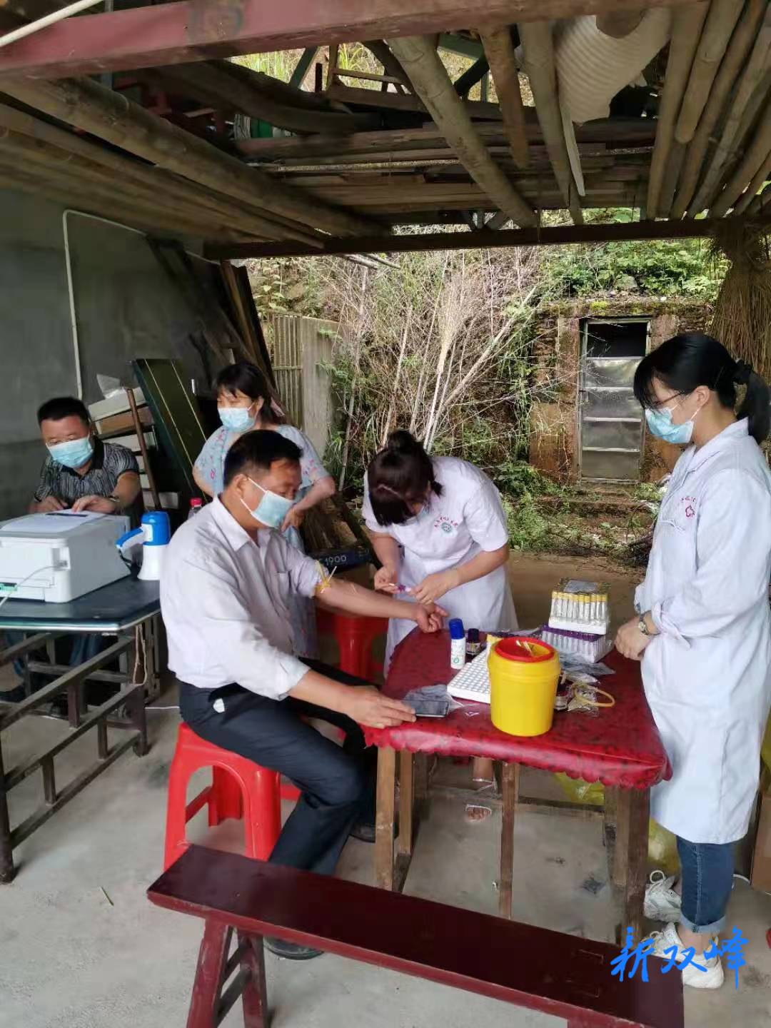 杏子中心卫生院免费为老人送健康
