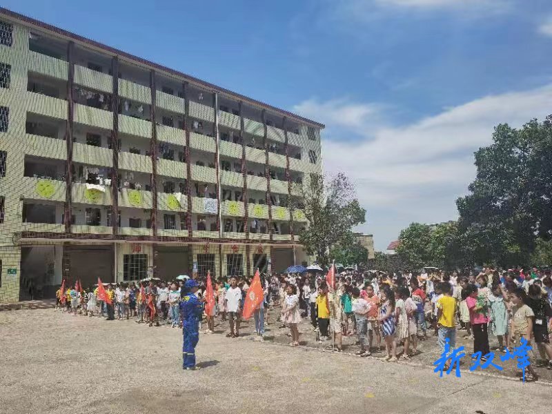 走马街中心小学开展防溺水应急演练