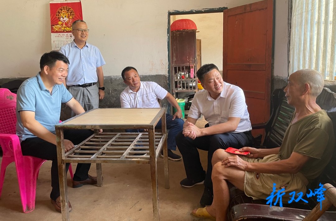 罗东锋到印塘乡走访慰问困难老党员