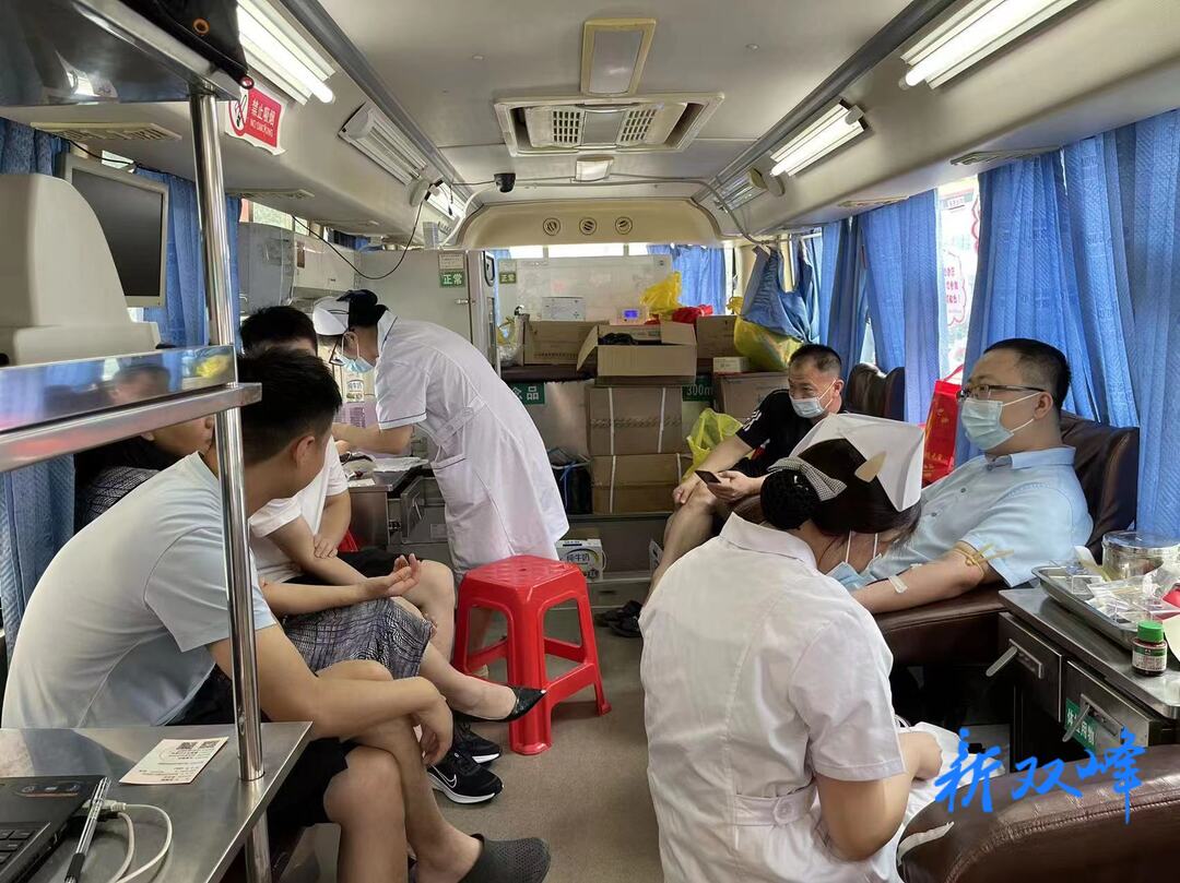 双峰县融媒体中心开展义务献血活动