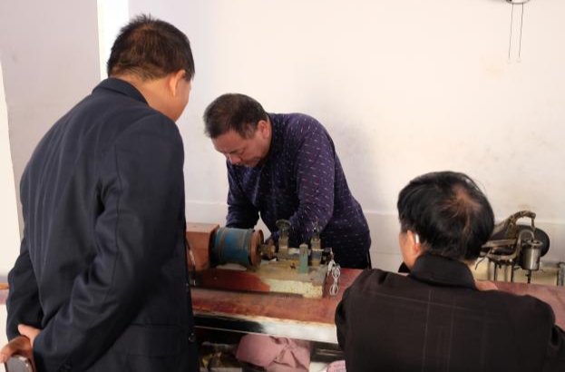 市场有摊位 茶楼有事做  基地有收入：洪山殿镇 “三轮驱动”后续帮扶