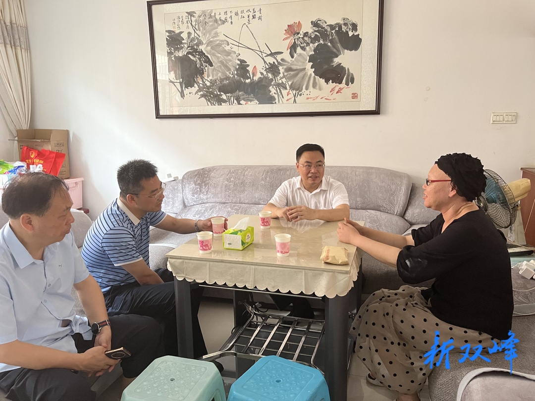 李基联走访慰问优秀共产党员遗孀
