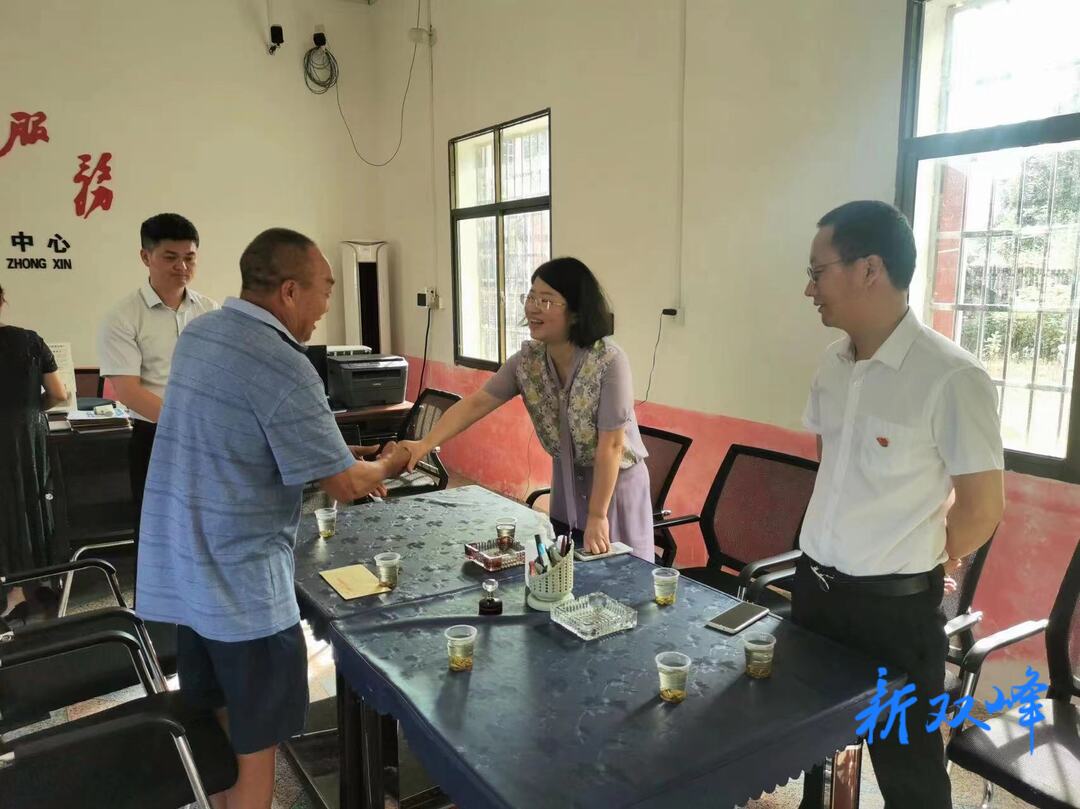 刘燕到石牛乡走访慰问困难老党员并调研乡村振兴工作
