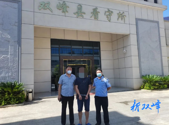 【夏季治安打击整治“百日行动”】主动出击！印塘派出所成功抓获一名网上在逃人员