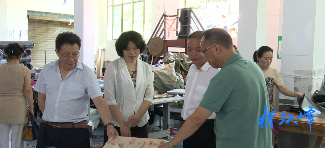 朱鸿宾到杏子铺镇调研村级产业发展情况