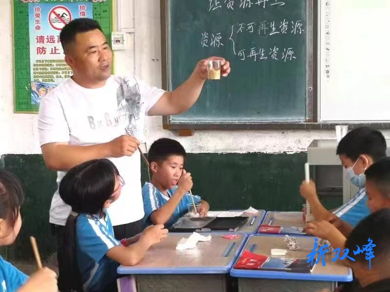 杏子铺镇：支教老师爱洒山乡 情注学生