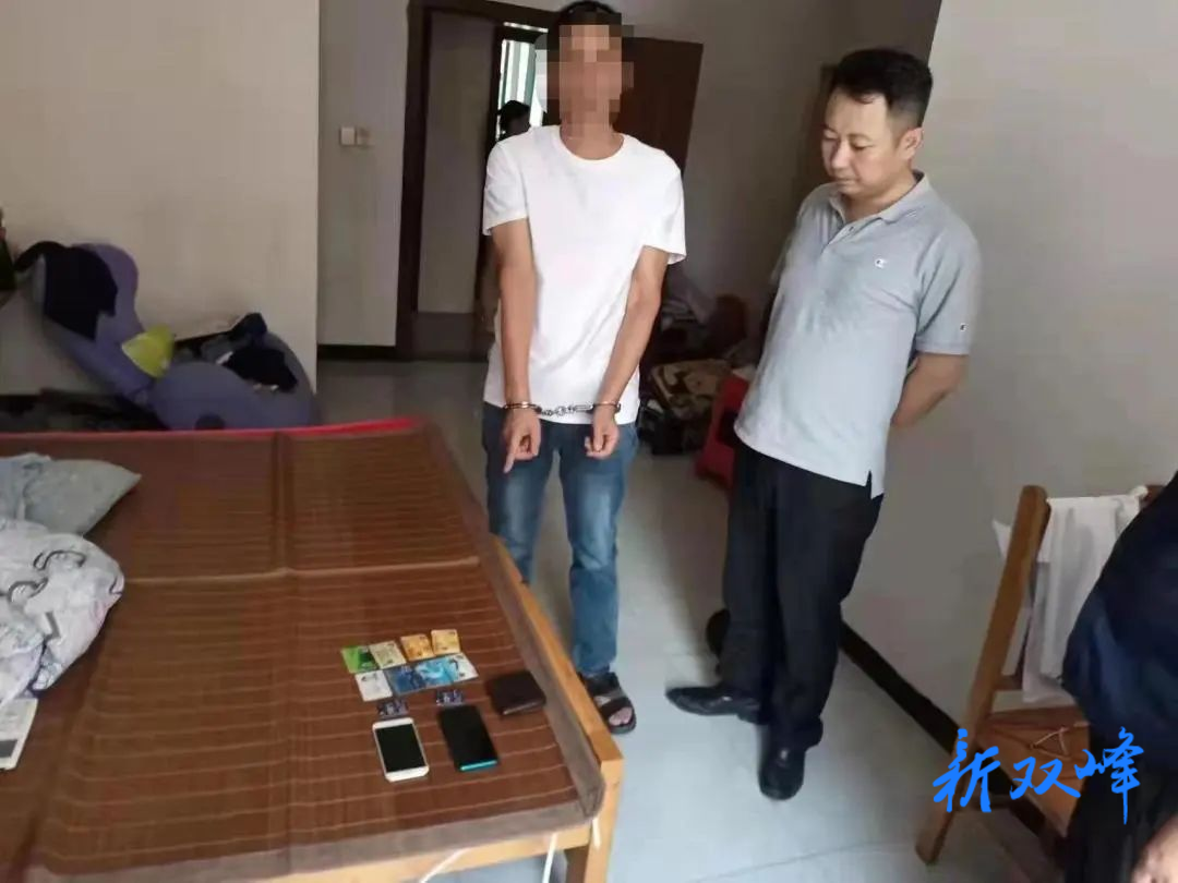 【夏季治安打击整治“百日行动”】蹲守23小时，民警成功抓获一名网上在逃人员