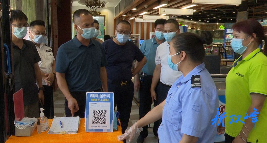 县领导督导县城区重点场所疫情防控工作