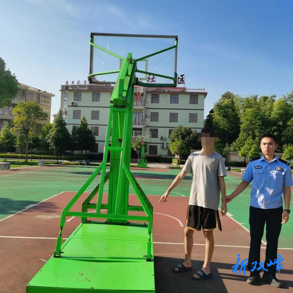 【夏季治安打击整治“百日行动”】外出打球需注意，小心手机被人盯上！