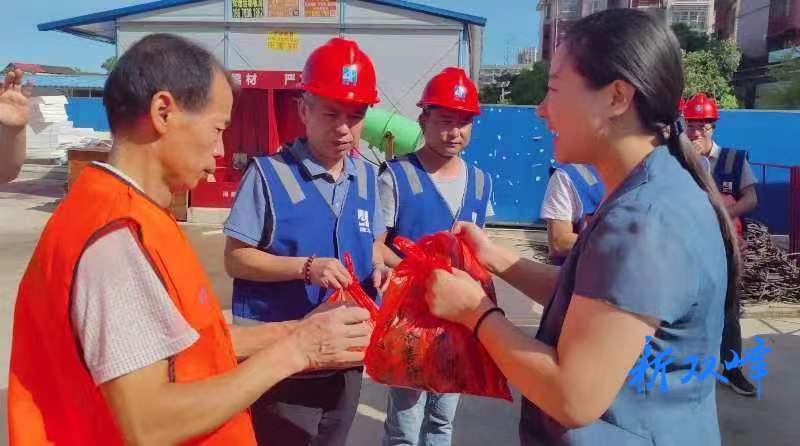 陈卫红到重点项目一线开展“送清凉”活动