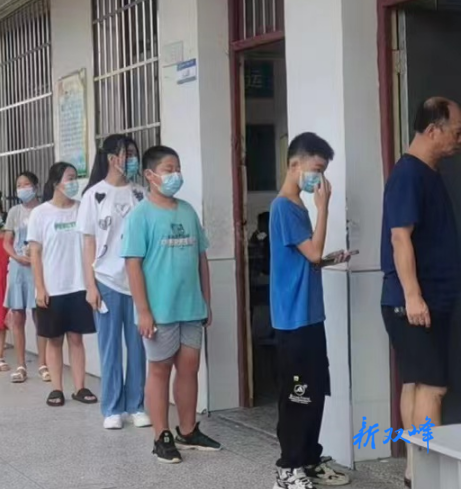 三塘铺镇组织辖区中小学、幼儿园全体师生开展全员核酸检测工作