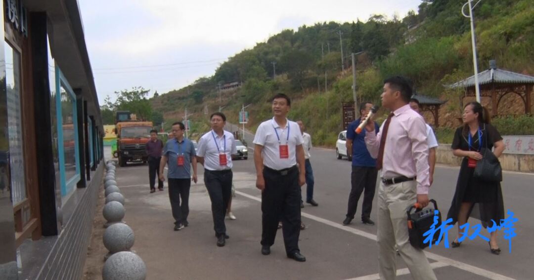 娄底市第六届人大代表双峰县第六小组到杏子铺镇开展调研活动