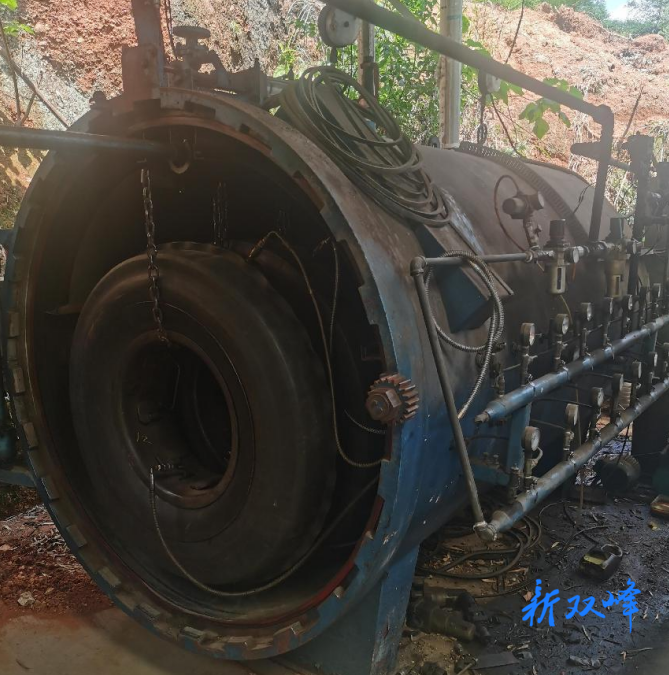 利剑行动：双峰取缔一家非法废旧轮胎翻新厂