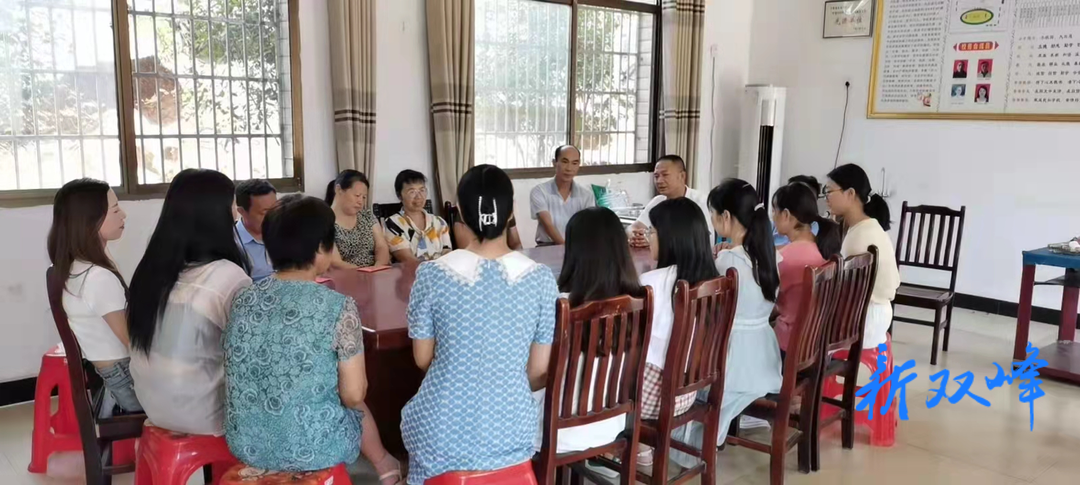 三塘铺镇集中开展教师节慰问系列活动