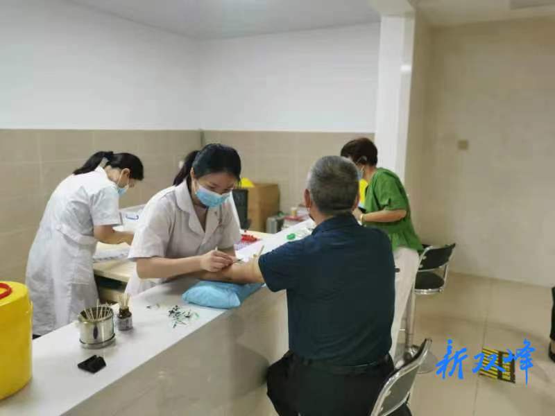 双峰县卫健局组织退休干部健康体检