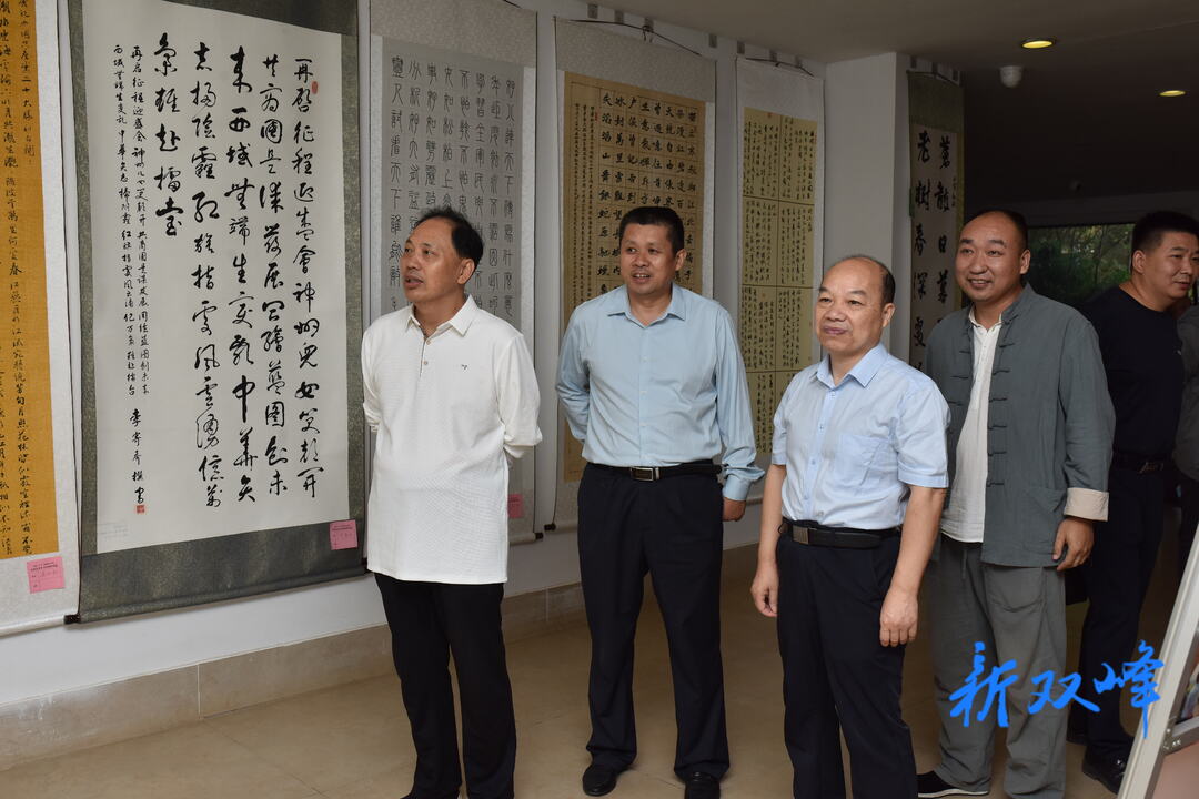 双峰县“喜迎二十大·强国复兴有我”美术、书法、摄影作品展开展