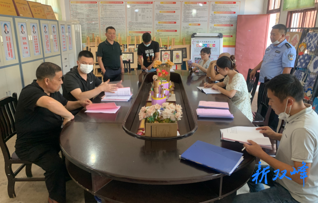 喜迎二十大 | 走马街镇学安委深入学校开展大排查 筑牢校园安全“防火墙”