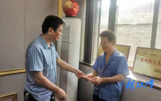 县总工会、县税务局开展走访慰问农民工活动