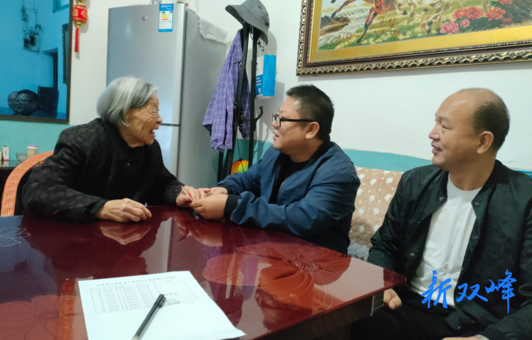 县气象局开展重阳节慰问退休老干部活动