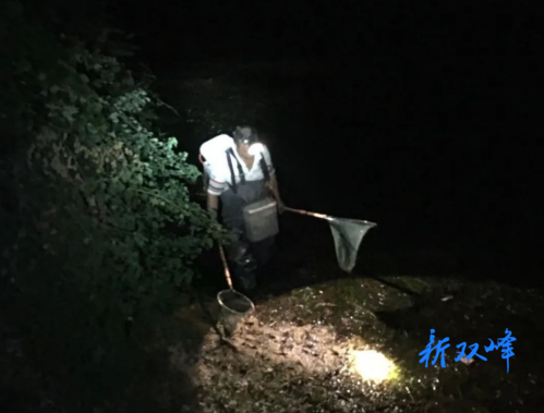 【喜迎二十大 忠诚保平安】夜巡出战果！一男子禁渔区内非法电鱼被抓
