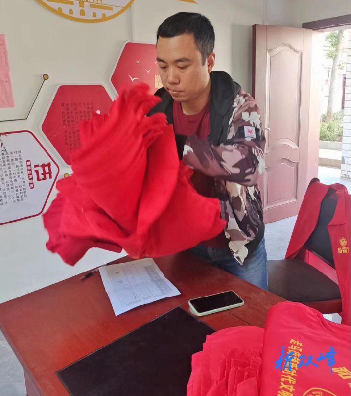 走马街镇：配发志愿者服装 推进新时代文明实践服务
