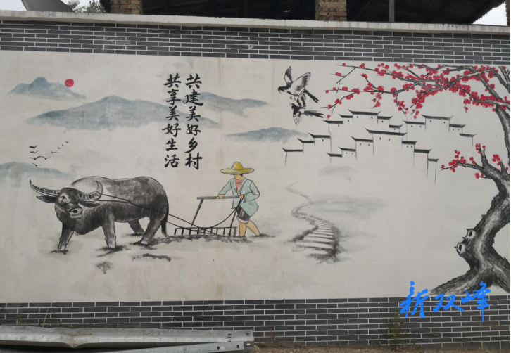 杏子铺镇：合心村墙绘扮靓村民幸福生活