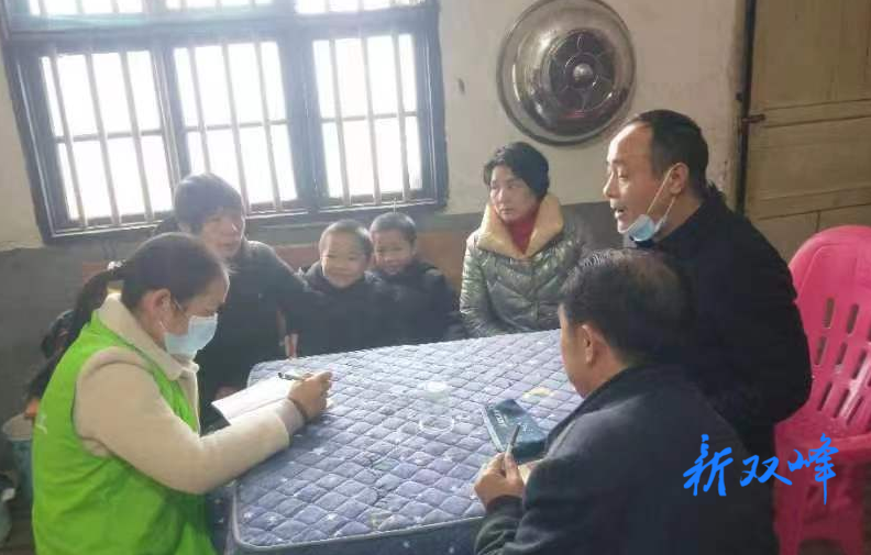 走马街镇社工入户走访新增低保户家庭