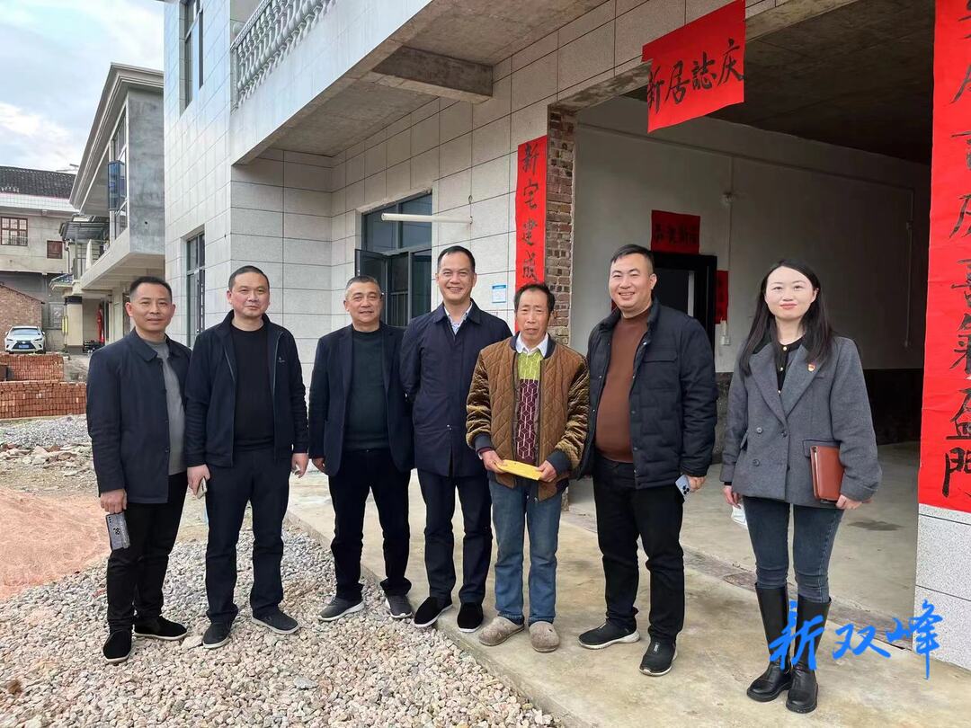 劲松机械为困难群众捐赠一万元