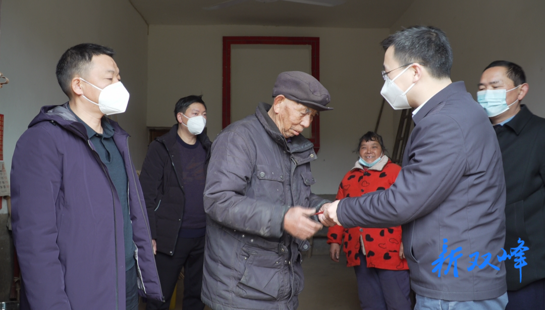 孙义到永丰街道、梓门桥镇看望慰问退休老干部和困难党员、困难群众