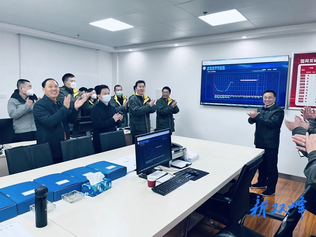 李基联兔年新春正月初一带队慰问坚守岗位的干部职工