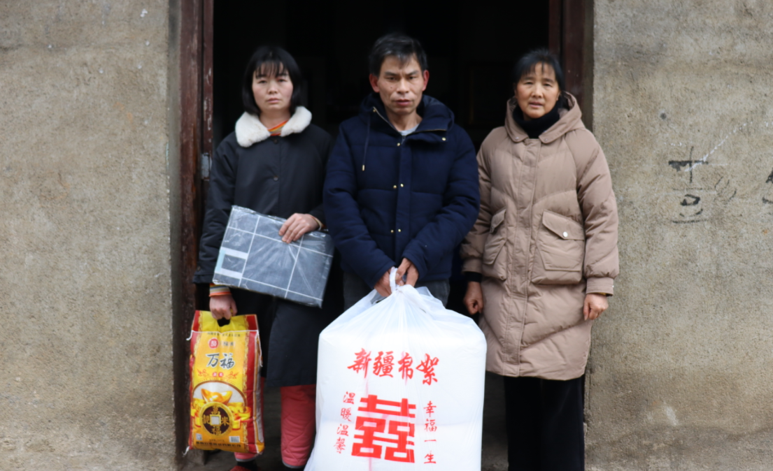 伯父照顾孤儿不离弃 民政走访慰问送温暖
