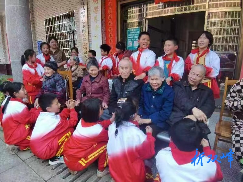“锋”火相传 红润童心——洪山殿镇组织开展学雷锋志愿服务活动