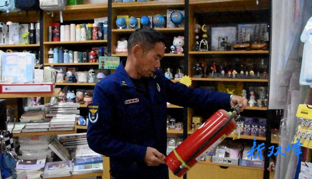 青树坪镇开展校园周边环境综合整治