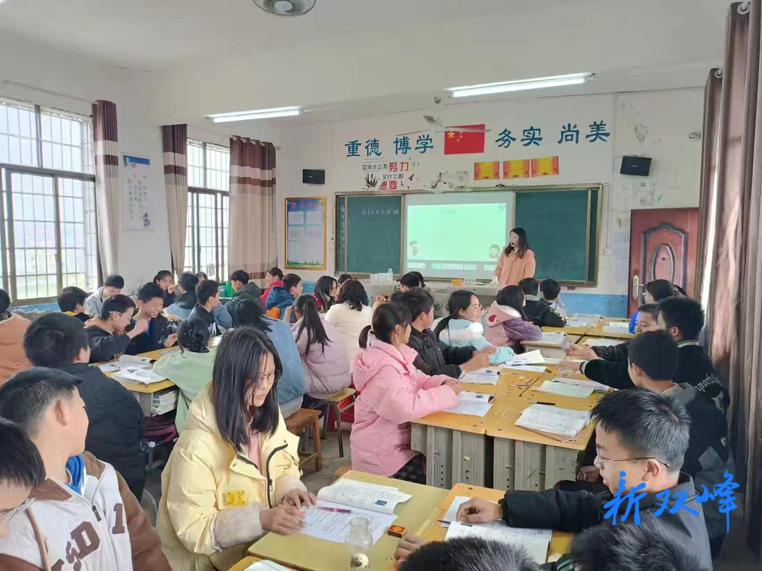 洪山中心学校：教学比武促提升 阳光课堂竞风采