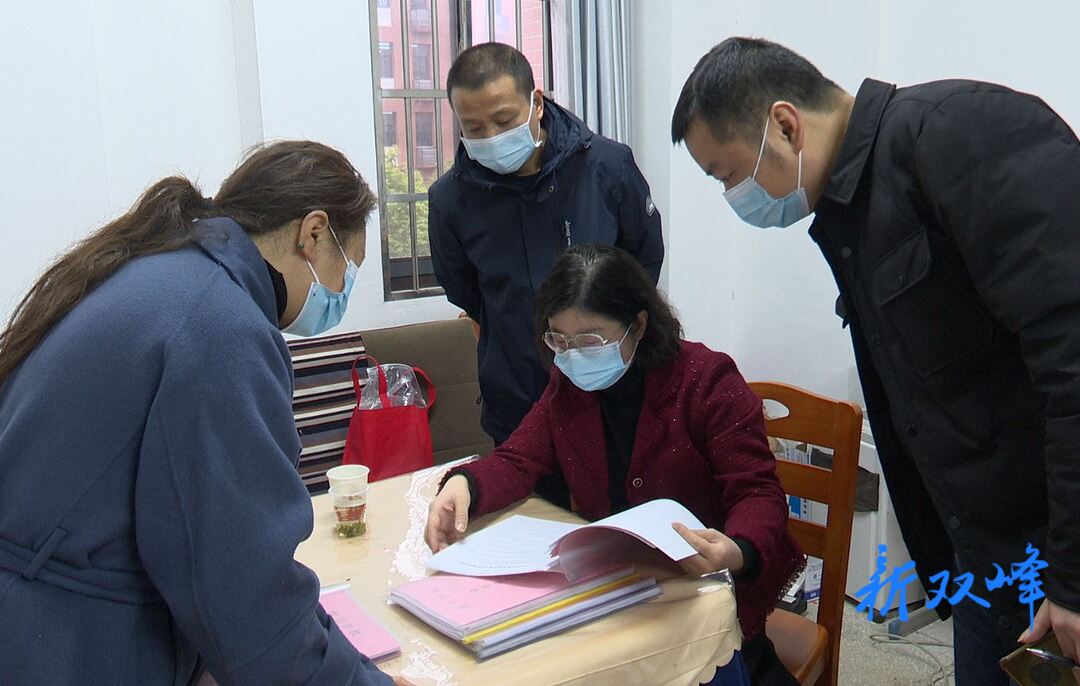 刘燕督导检查湾田学校食品安全“两个责任”落实情况